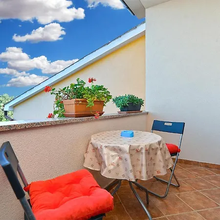 Apartment Puzar 295 Stinjan Exterior photo