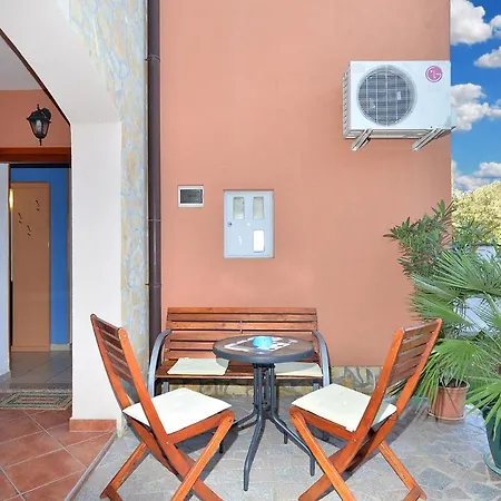 Apartment Puzar 295 Stinjan Exterior photo