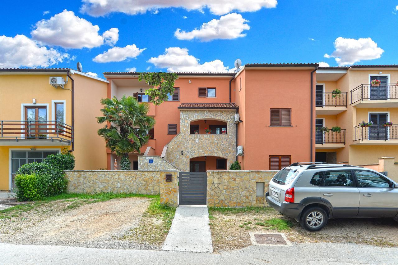 Puzar 295 Apartman Štinjan